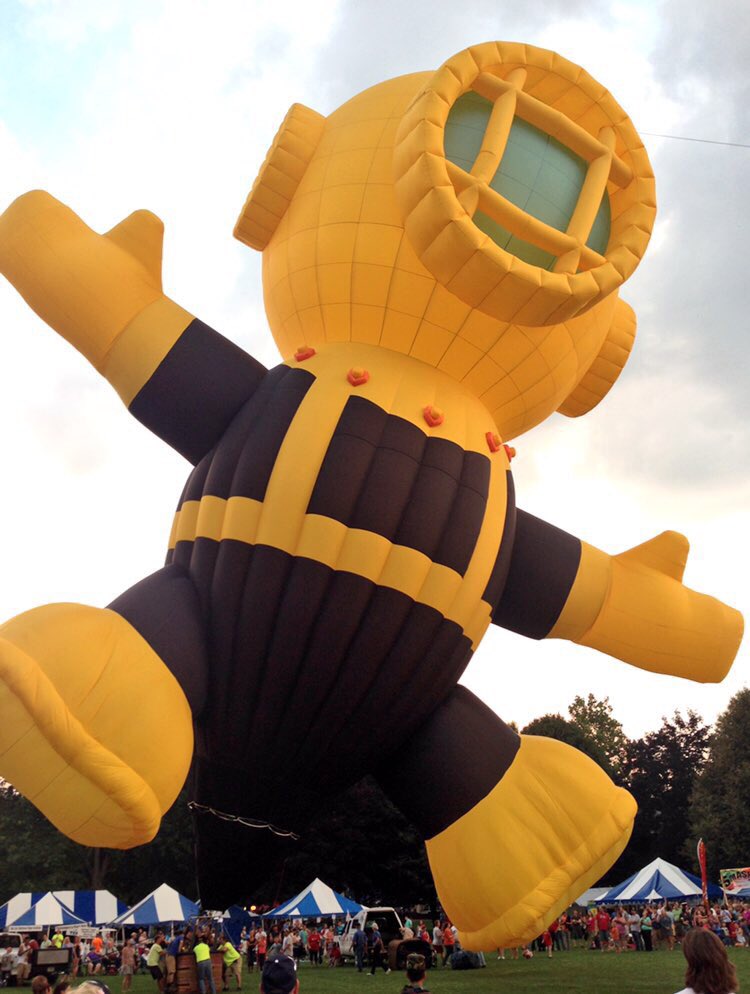 m3__3li's tweet photo. أهل #نيويورك لايفوتكم مهرجان المناطيد Binghamton Balloon Festival بتاريخ ٤ اغسطس. زرته العام الفائت لما كنت بزيارة لنيويورك ❤️ https://t.co/kAOxNB3aOt
