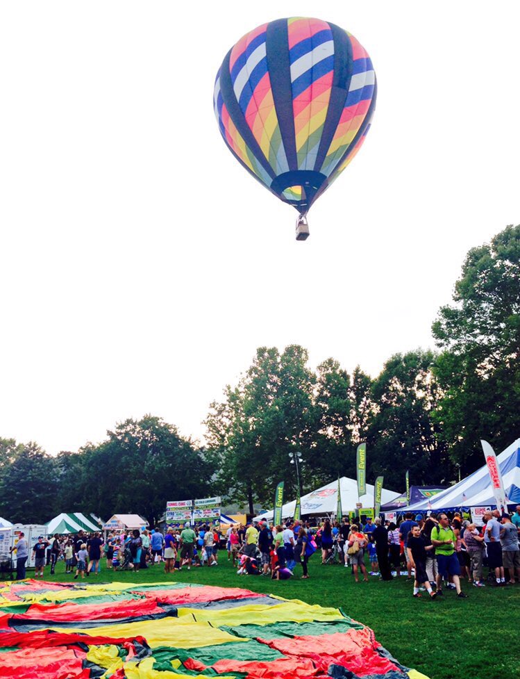 m3__3li's tweet photo. أهل #نيويورك لايفوتكم مهرجان المناطيد Binghamton Balloon Festival بتاريخ ٤ اغسطس. زرته العام الفائت لما كنت بزيارة لنيويورك ❤️ https://t.co/kAOxNB3aOt
