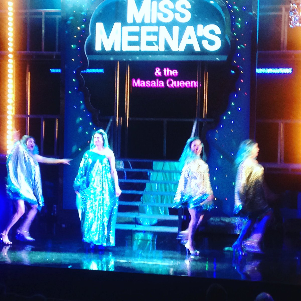 cm_charu's tweet photo. What an amazing show ! @Rifcoarts #MasalaQueens #theatre #dosts 💁🏻💁🏻 https://t.co/uFD0pG2qmv