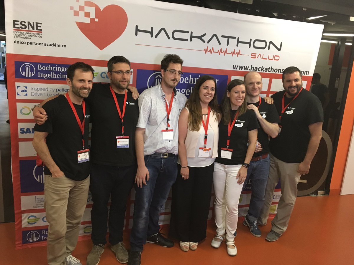 es_claris's tweet photo. Diversión, aprendizaje, trabajo en equipo. Una experiencia para recordar 👌🏻 #HackathonSalud 2017 ¡Gracias a nuestros dos Equipos #FileMaker! https://t.co/mjg1KQarjL