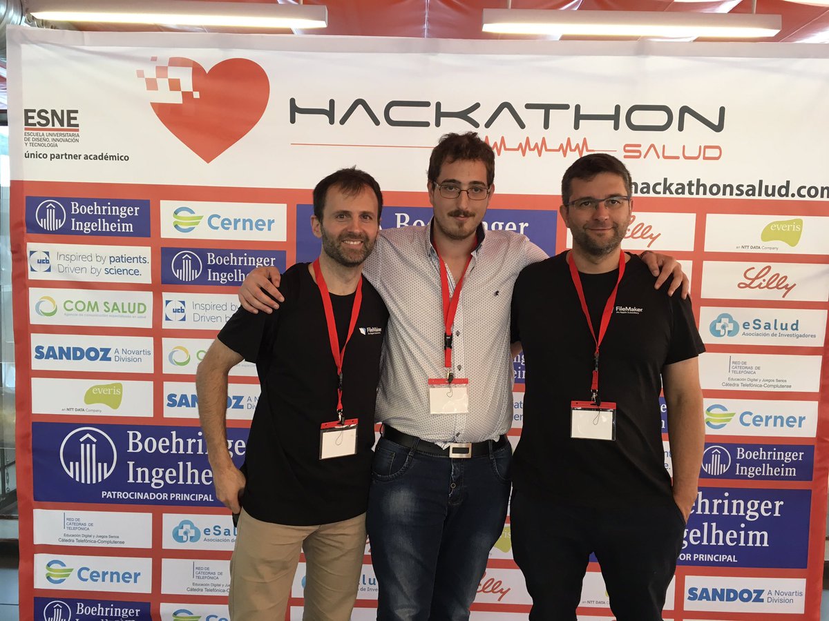 es_claris's tweet photo. Diversión, aprendizaje, trabajo en equipo. Una experiencia para recordar 👌🏻 #HackathonSalud 2017 ¡Gracias a nuestros dos Equipos #FileMaker! https://t.co/mjg1KQarjL