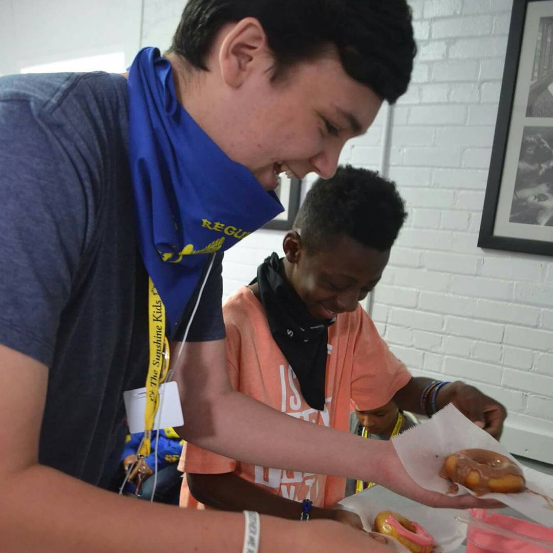 DixieCream_SM's tweet photo. @SunshineKidsOrg This year we shared with them what it’s like to operate the oldest donut shop in town! #sskthca2017 #dixiecream #donuts #smtx https://t.co/Kvnf4aZnLd