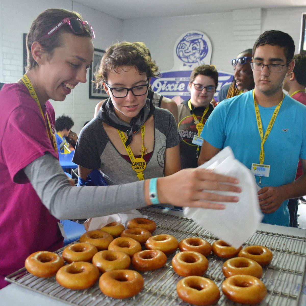 DixieCream_SM's tweet photo. @SunshineKidsOrg This year we shared with them what it’s like to operate the oldest donut shop in town! #sskthca2017 #dixiecream #donuts #smtx https://t.co/Kvnf4aZnLd