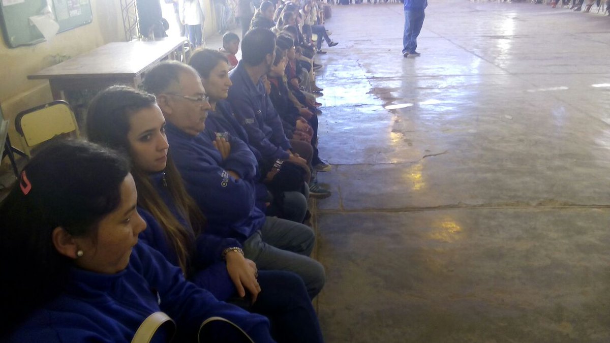 PLAYONDVALDIVIA's tweet photo. FELICITACIONES A LA ESCUELA MANUEL CASTILLA POR EL TRABAJO EN EQUIPO Y LOS FESTEJOS. https://t.co/YNFoVGcN1E