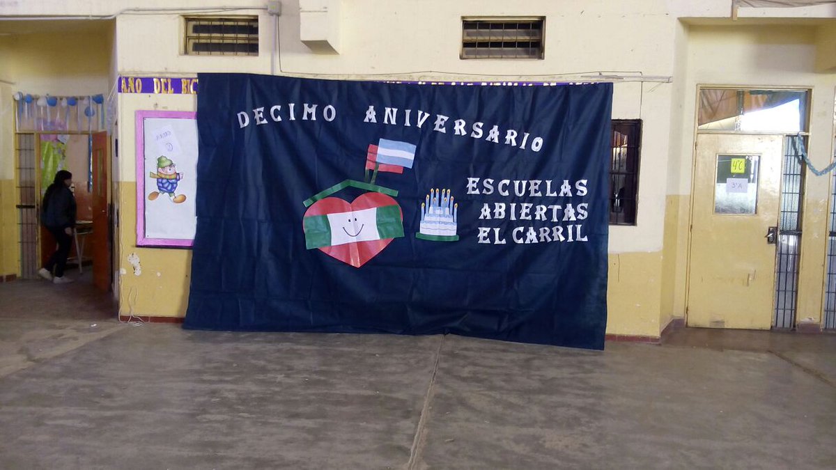 PLAYONDVALDIVIA's tweet photo. FELICITACIONES A LA ESCUELA MANUEL CASTILLA POR EL TRABAJO EN EQUIPO Y LOS FESTEJOS. https://t.co/YNFoVGcN1E