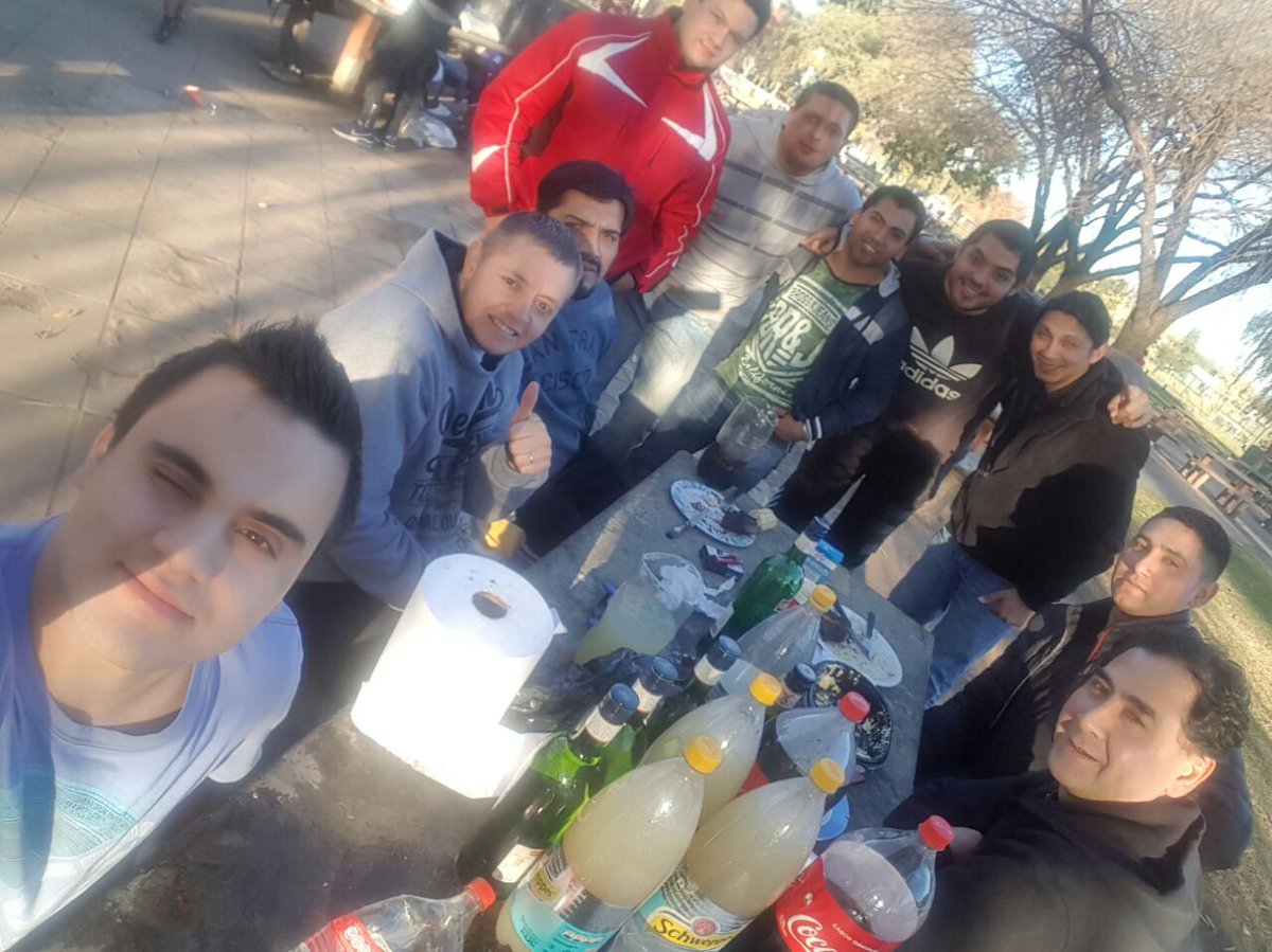 Asado en parque sarmiento con los chicos y festejando el dia del carnicero!! @RamonMuerzaSEC <a href="/aldecoto/">alberto aldeco</a> <a href="/medima/">Herbert Meier</a>