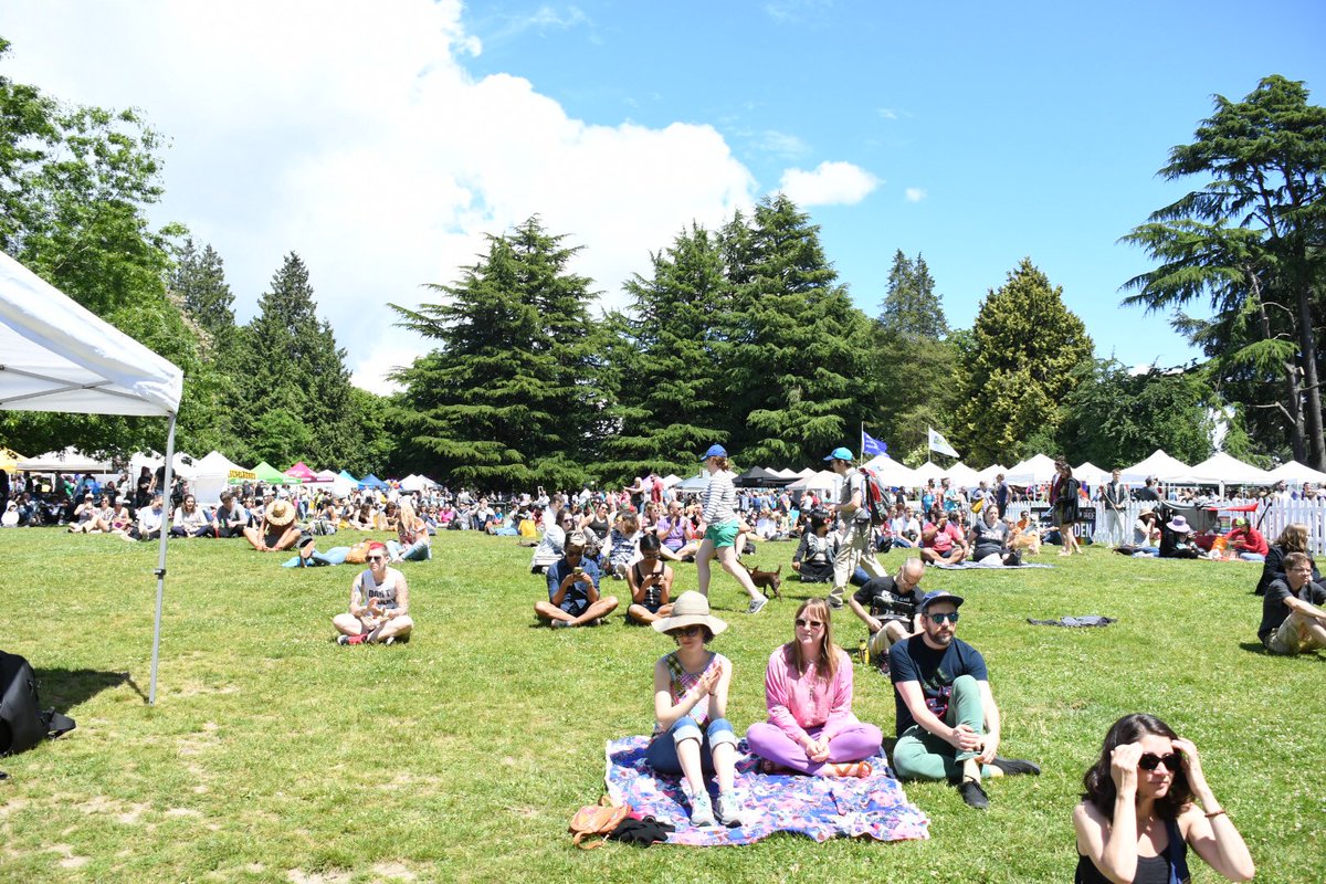 Do206's tweet photo. .@sisterstheband at the Volunteer Park Pride Festival right now! #seattlepride https://t.co/ZZWTeOxYRE