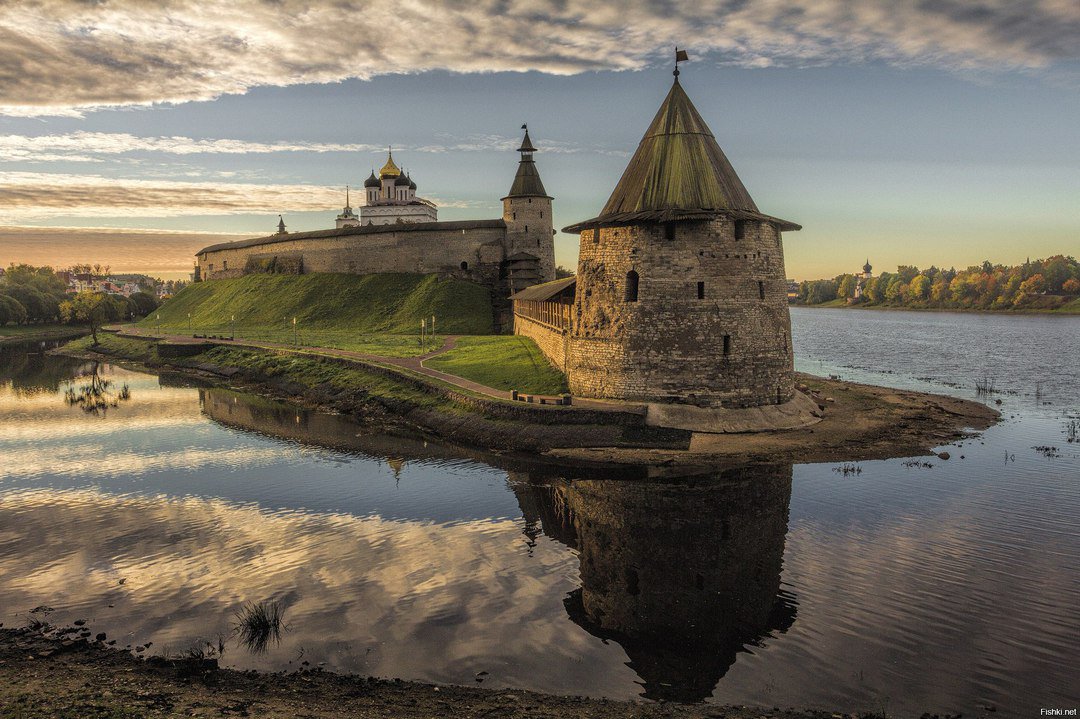 RussiaForMe's tweet photo. The #castle of Pskov.
#travel #view #photography https://t.co/ByWsDgjSGU
