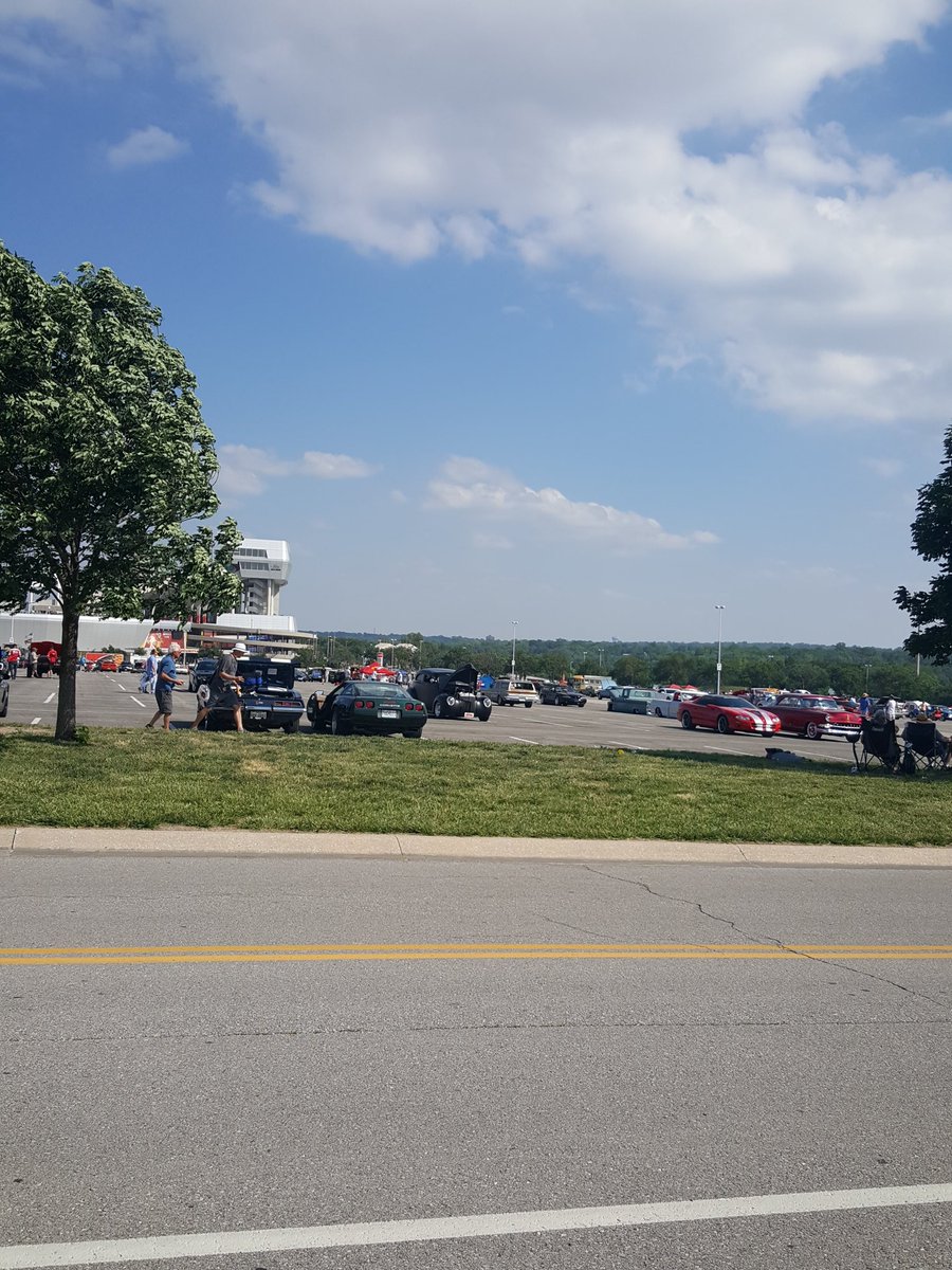 KC_Now's tweet image. Latest buzz for shows: sch.mp/cHIM - RT @Donovan71Jim Hot Rod Car Show @ Arrowhead Stadium