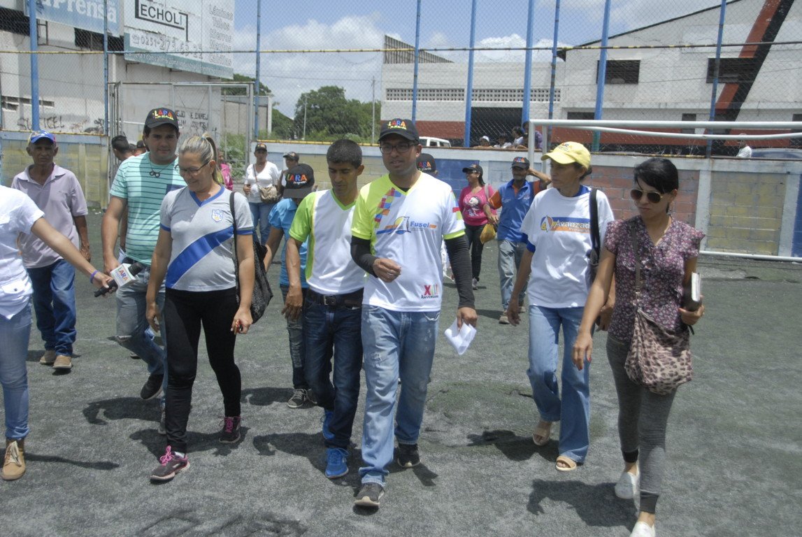 Erickgvalles's tweet photo. Para seguir motivando a los chamos en el deporte inspeccionamos la cancha de la 1 de Barrio Unión para así mejorar el espacio deportivo https://t.co/9IdhkKwUNP