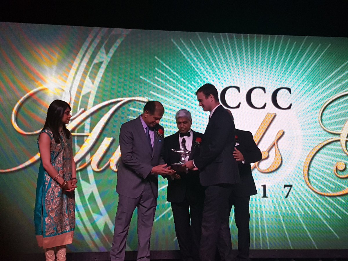 IndoCanadaCC's tweet photo. Award for Male Entrepreneur - Mr. Anil Arora. #ICCC40 #Canada150 https://t.co/plZWOaMLt2