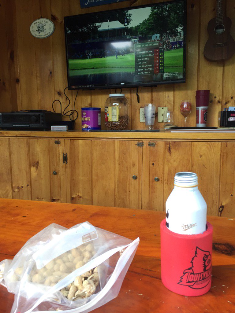 mdbushway's tweet photo. Opening day at the OB cabana. Missing @flyinobrien3 @mkob6 @jamesob5 @erikaobrienxo @CBushway @TheToddBushway https://t.co/exKfDBbfB6