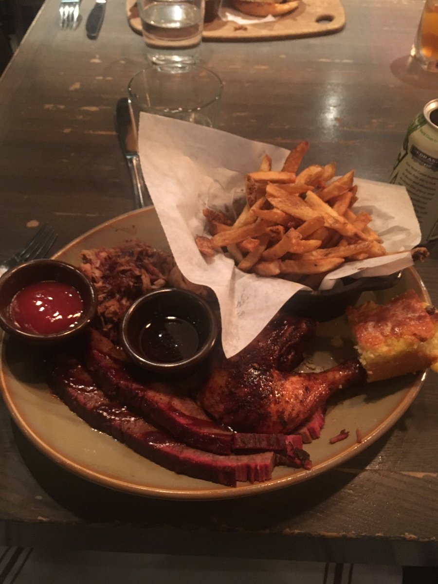 4Men4Days2Cars's tweet photo. Kansas City BBQ. 5/5. Ran out of ribs before we got there... tears were shed #wewantribs #weneedribs #weareribs https://t.co/aMwIkbwzMV