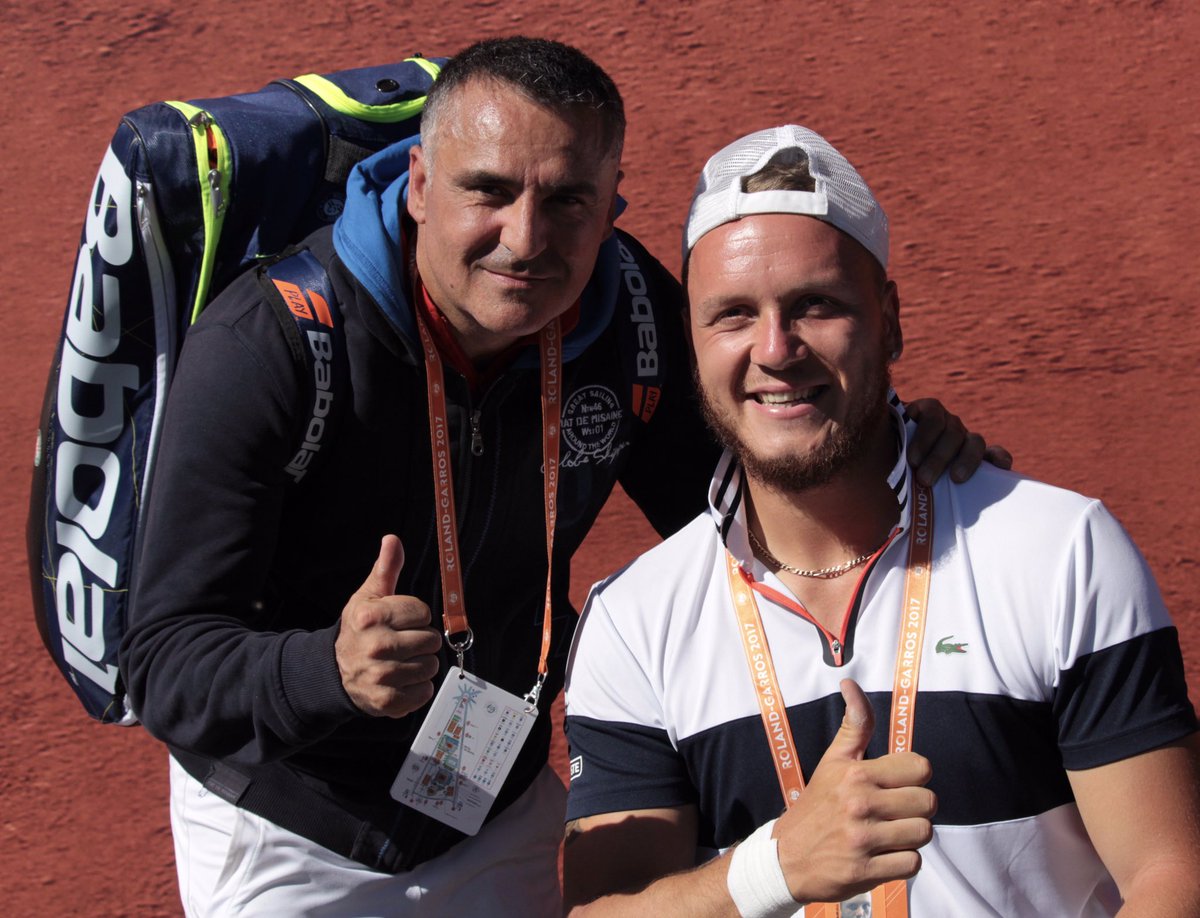 LalaonlyI's tweet photo. Sourires de Champions! Les Français @HoudetStephane @Nicolas_Peifer après leur victoire en finale 🏆🇫🇷@rolandgarros #RG17 #Wheelchairtennis https://t.co/XnPggbUhT6