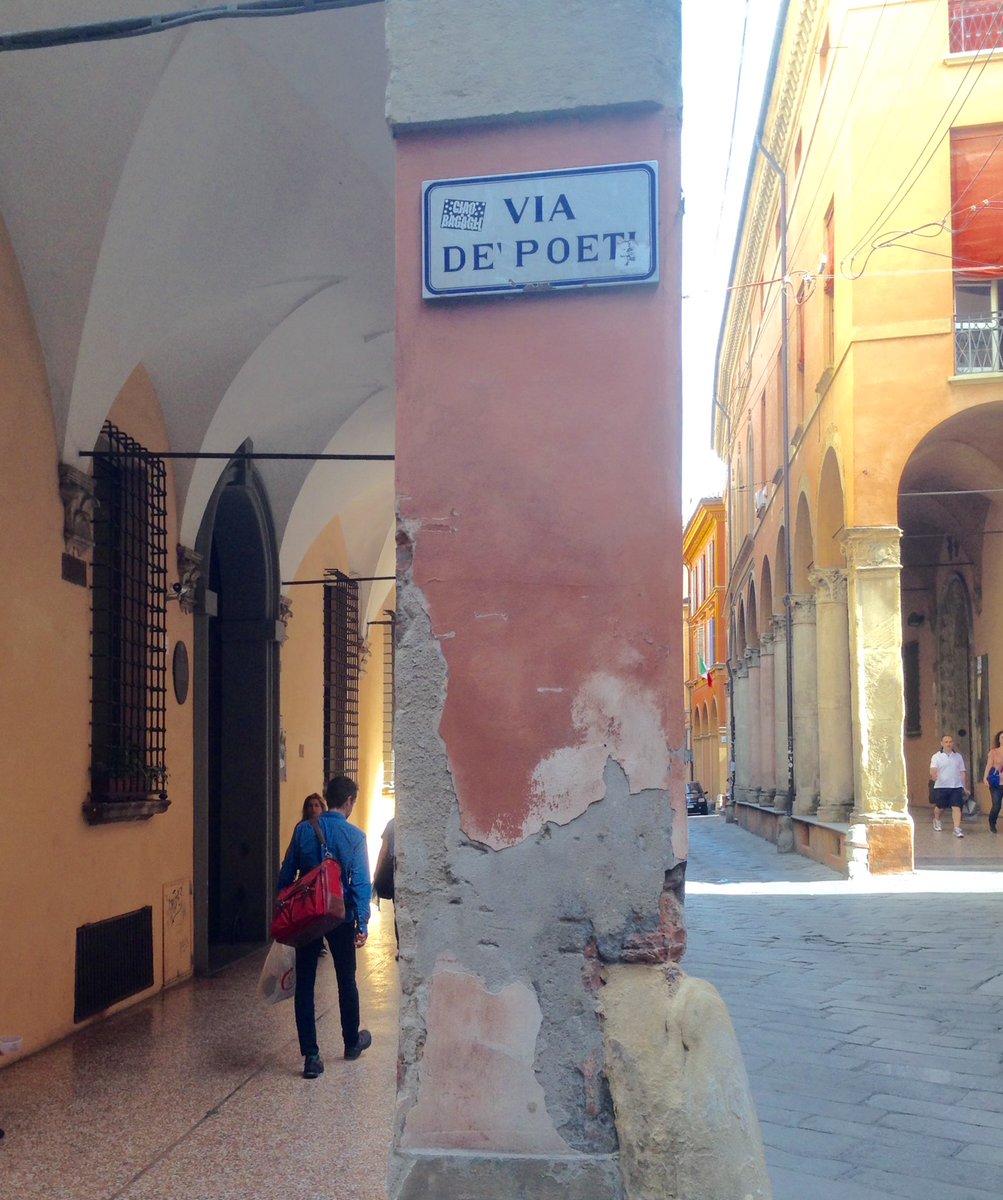 VehiculePress's tweet photo. Via Castilgione, Bologne. #appeciatingpoets #doesnthappenoftenenough https://t.co/alYeoLcIwj