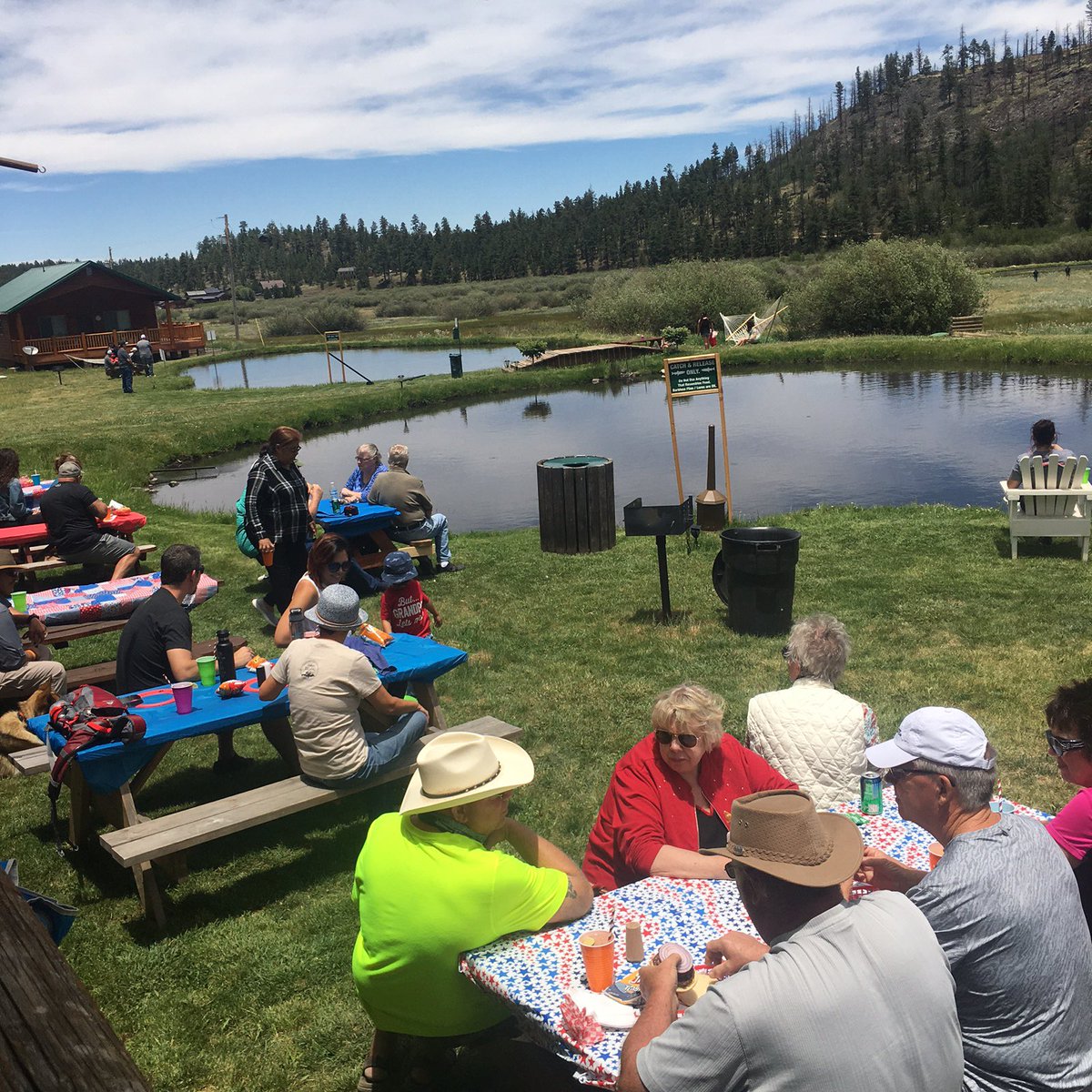 greerlodge's tweet photo. #GreerDays 2017 event at the #GreerLodge was a success!! 🍔🌭#greeraz #guests #meadow #troutpond #familybbq https://t.co/sOnPb4DxYf
