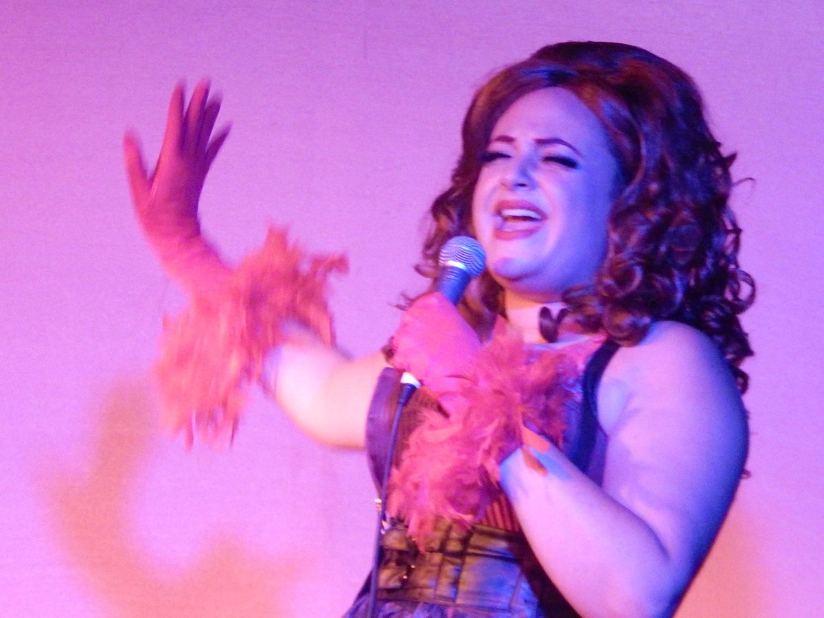 HFFCabaret's tweet photo. Tonight’s #HFFCabaret has a special guest host, @FancyTheShow! See her at Fringe Central 6/10 from 8-9pm. #hf17 #hollywood https://t.co/gFgf757CD5