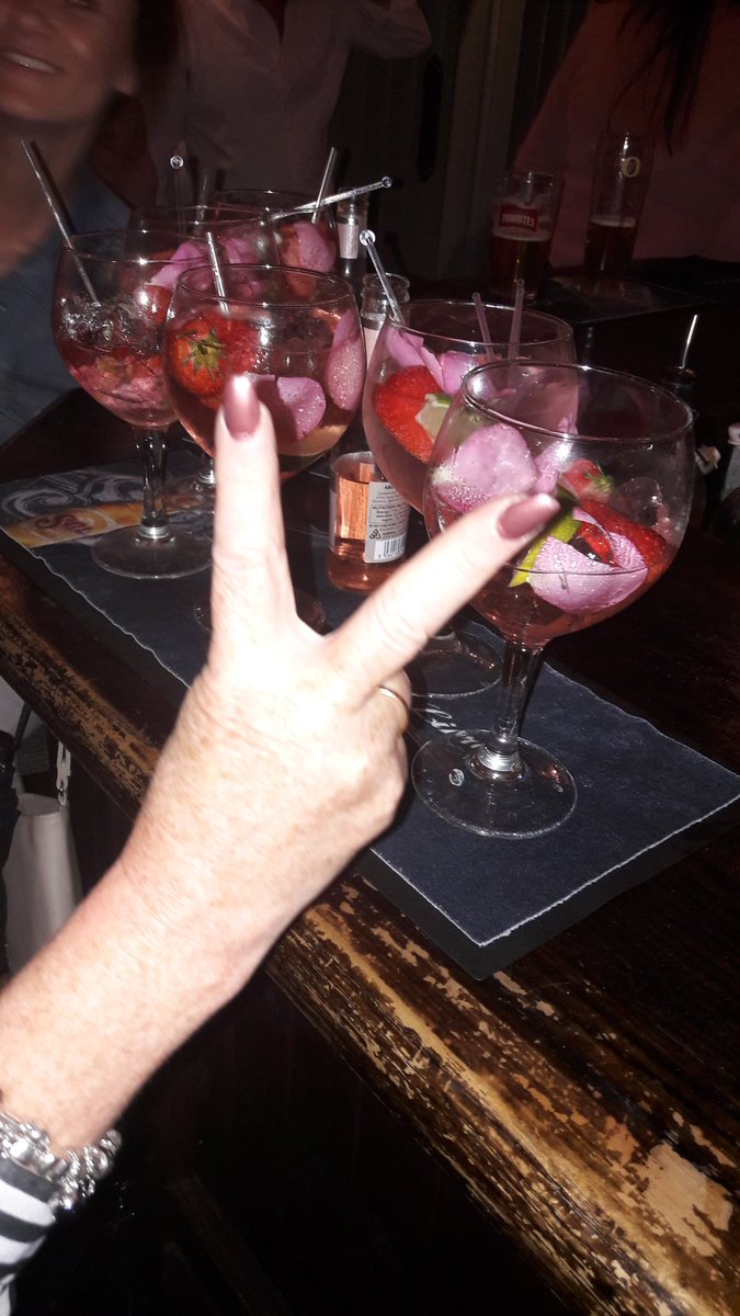 anthonytdempsey's tweet photo. It's turning into a #gintastic #ginathon https://t.co/8pqCwOAJCV