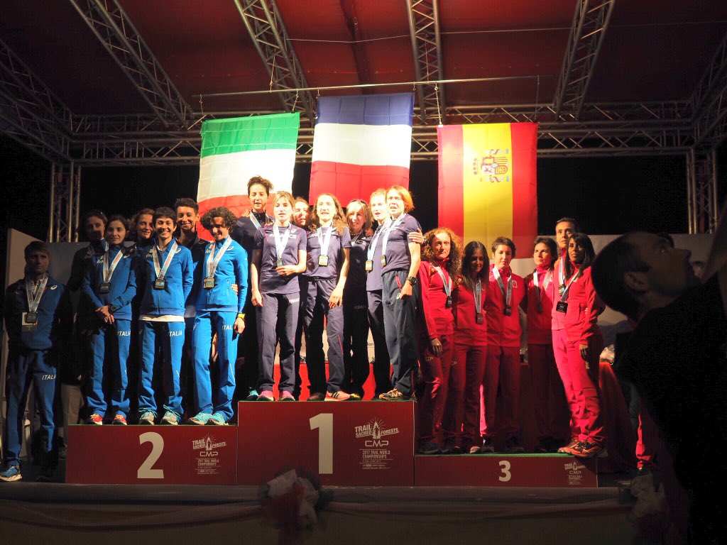 Dogsorcaravan's tweet photo. トレイル世界選手権の国別表彰。女子は金メダルはフランス、銀がイタリア、銅はスペインとなりました。 #BadiaPrataglia #IAUTrail https://t.co/C0EF9DDXKi
