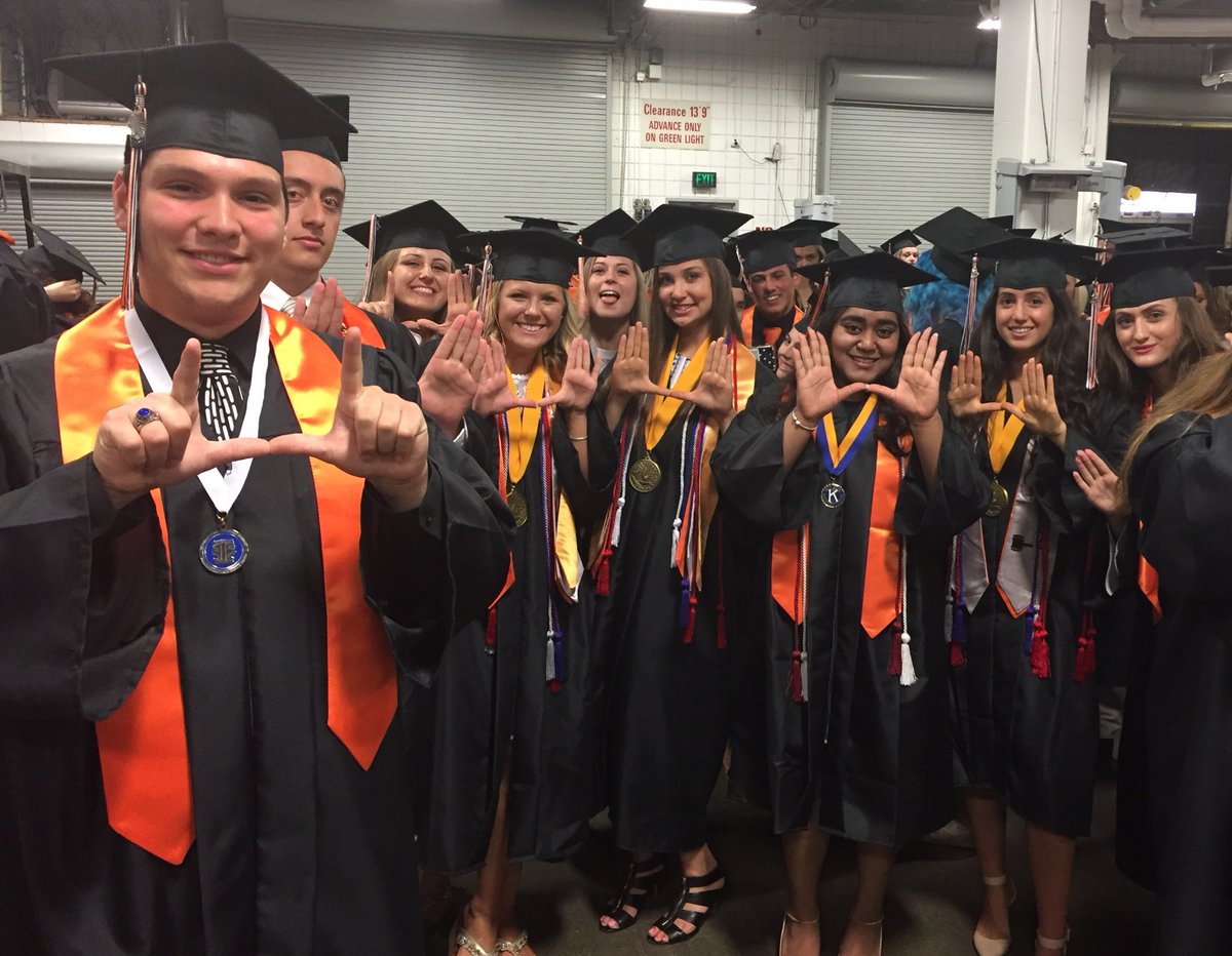 PrincipalLietz's tweet photo. Congratularions Chieftains! #ucs17 #uhs https://t.co/CgLGQMOBfj