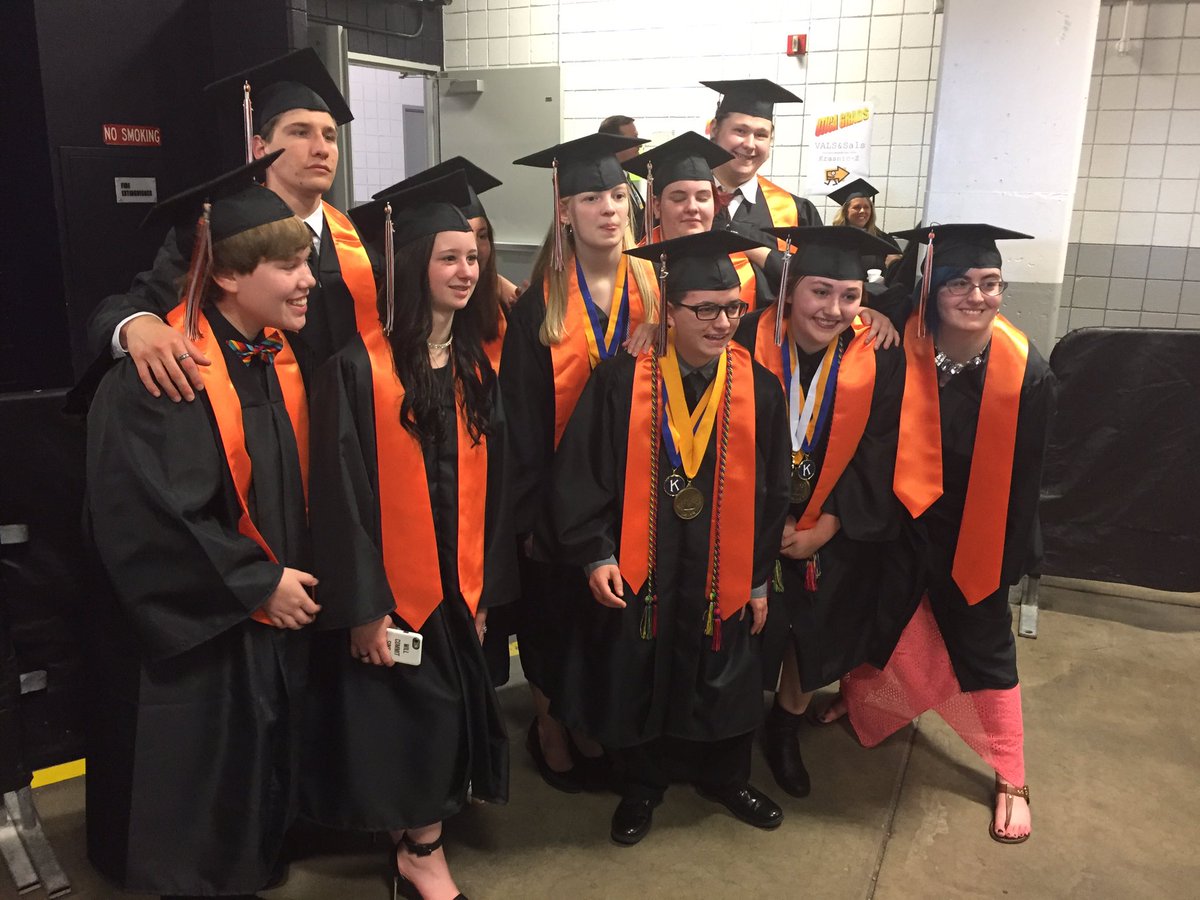 PrincipalLietz's tweet photo. Congratularions Chieftains! #ucs17 #uhs https://t.co/CgLGQMOBfj