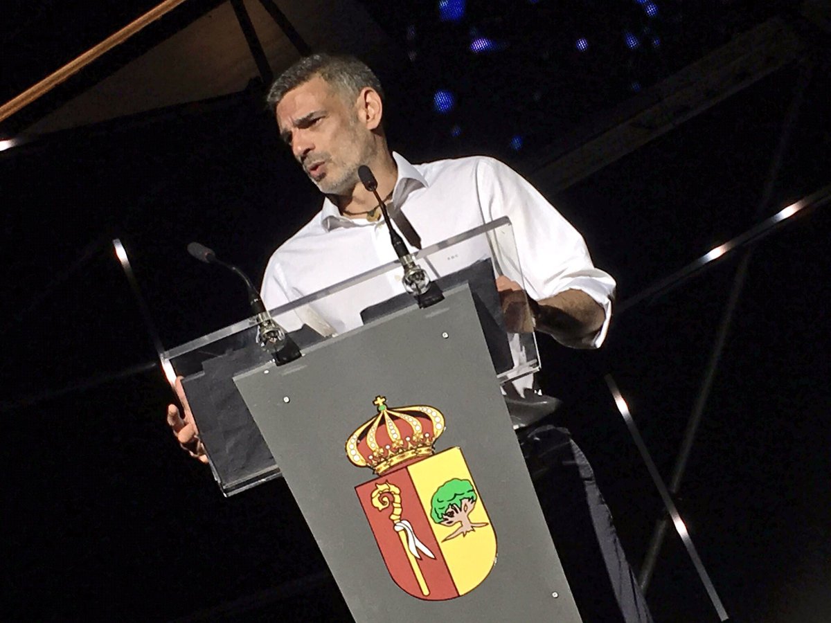TurismoArona's tweet photo. Premio Empresa Rafael Martínez Cortiña CEO de @ThinkeersOrg "Gracias a lugares como #Arona puedo amar" #PremiosAT #LGTBIQ #ARNCulturePride https://t.co/GHulGBdwl8