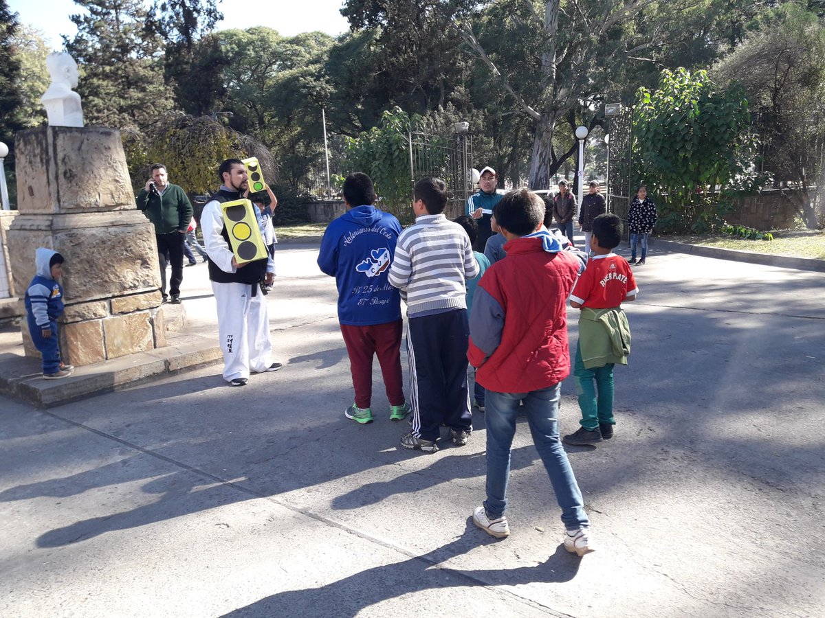 Jorgelina_07's tweet photo. Educ.Vial Los niños simulan recorrido en EA Hogar Escuela respetando Leyes de Tránsito @patriciapinasco @artydance23 https://t.co/2QP1u1oWnm