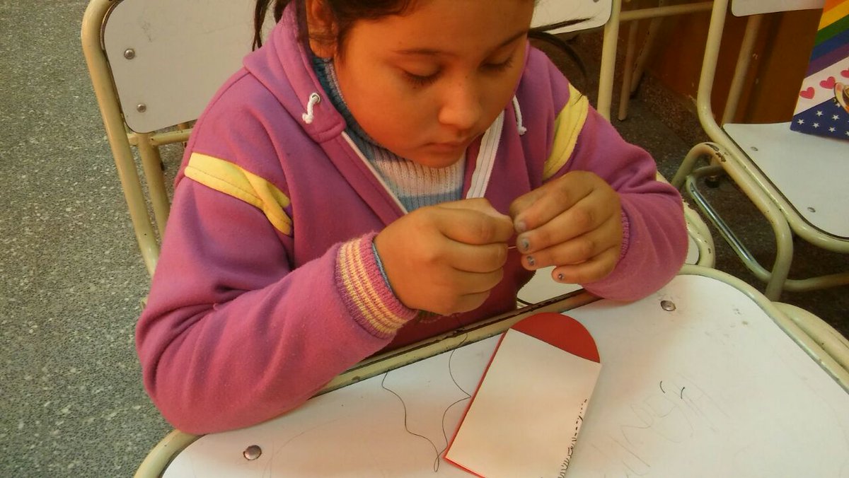 matiaszaki16's tweet photo. Preparando el regalo para papá!! #NiñosFelices del CAI N*30 Esc. Coronel Juan Solá @artydance23 @patriciapinasco @fguillesaavedra https://t.co/AhjWr7bBHL