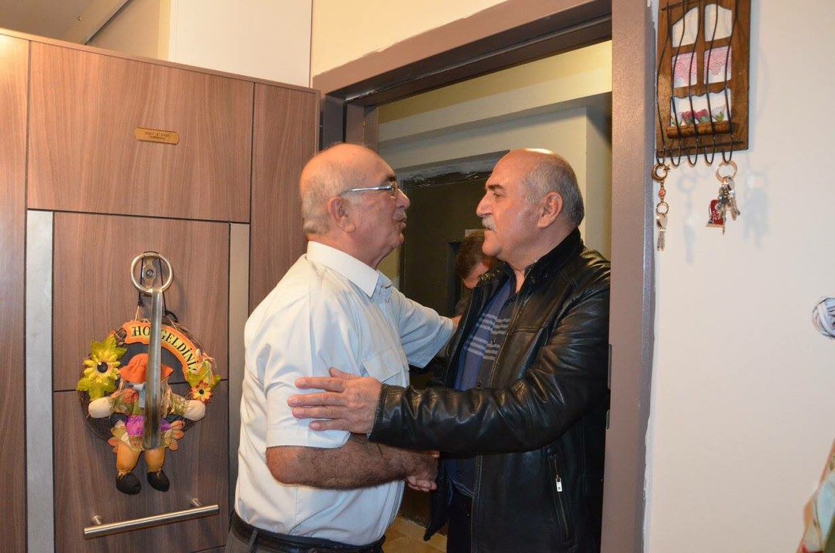 Sinop'un başarılı Valisi <a href="/Valihasanipek/">Hasan İpek</a> Şehit Hakan Tanrıkulu'nun ailesini ziyaret etti.Böyle devlet adamlarını tebrik ederiz.<a href="/suleymansoylu/">Süleyman Soylu</a>