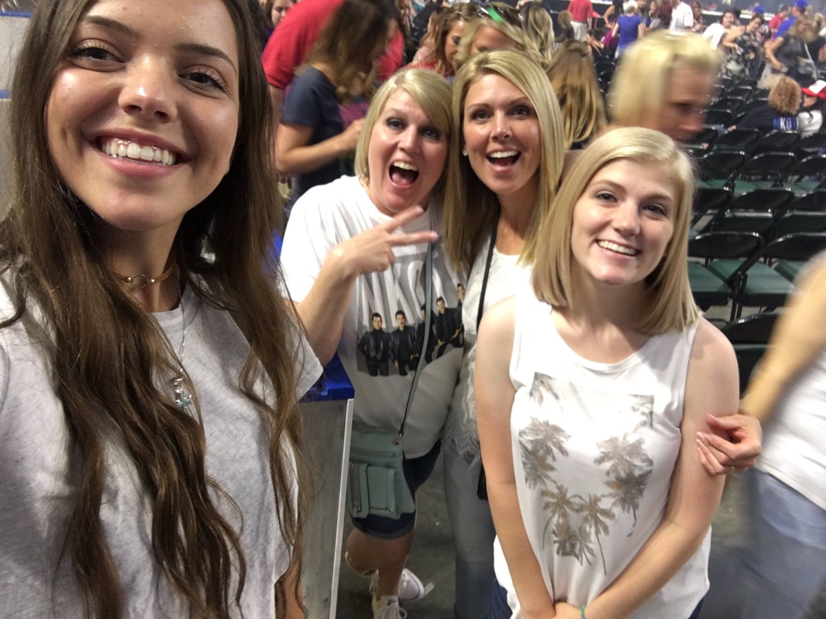 jacmelanie's tweet photo. @NKOTB concert last night w/ my BFF &amp; our daughters.❤️Full circle moment!!! Thanks for the fantastic night boys!!! #totalpackagetourSLC https://t.co/X3J3XljTbu
