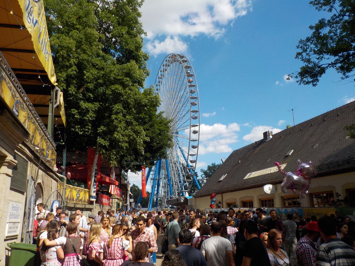 LePoissonMusic's tweet photo. Life can be sweet 🍭 @bergkirchweih @Erlangen_de #Bergkirchweih #Berg #berch #Berg17 #erlangenshots #derbergruft https://t.co/6RgPoRWIYP