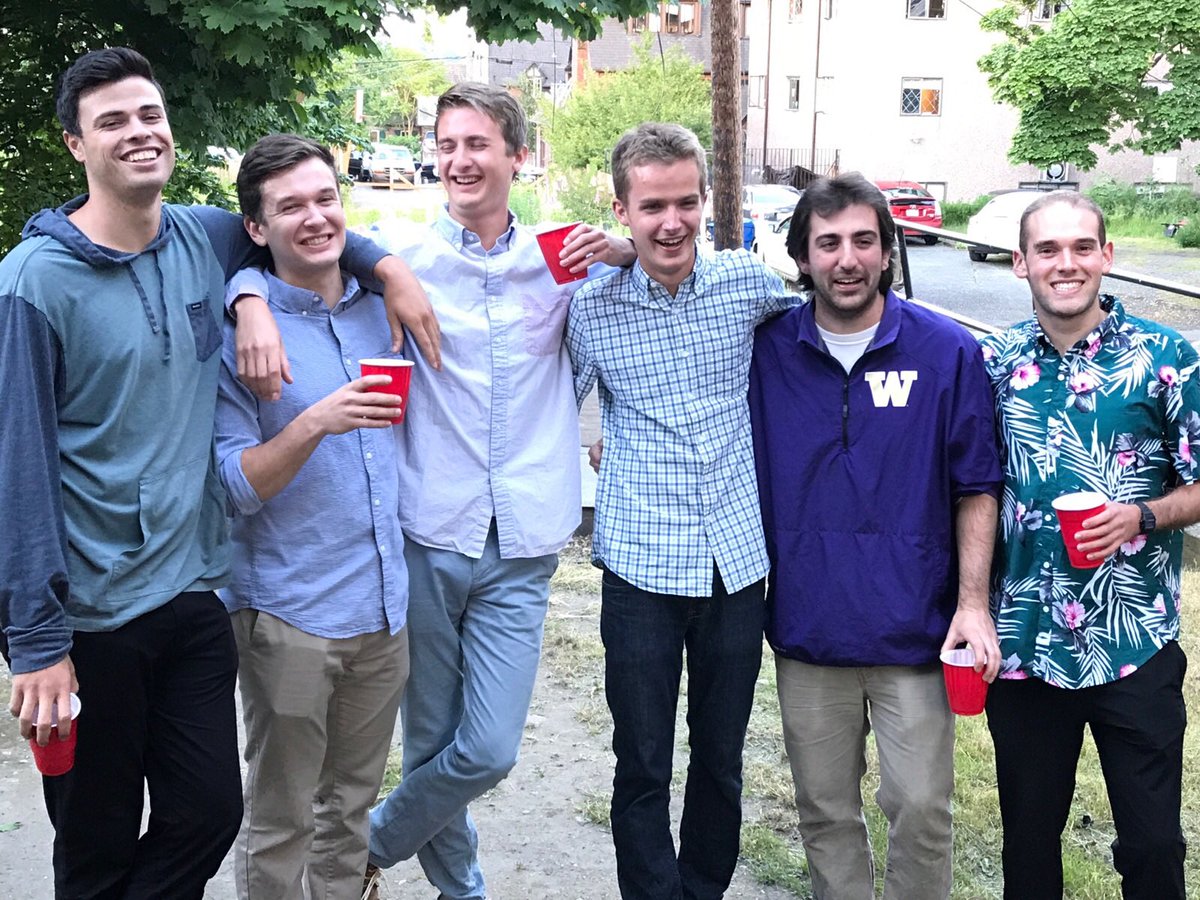 jenvena's tweet photo. Congrats Alpha Delts #uwgrad17 https://t.co/eicZNV3hBe