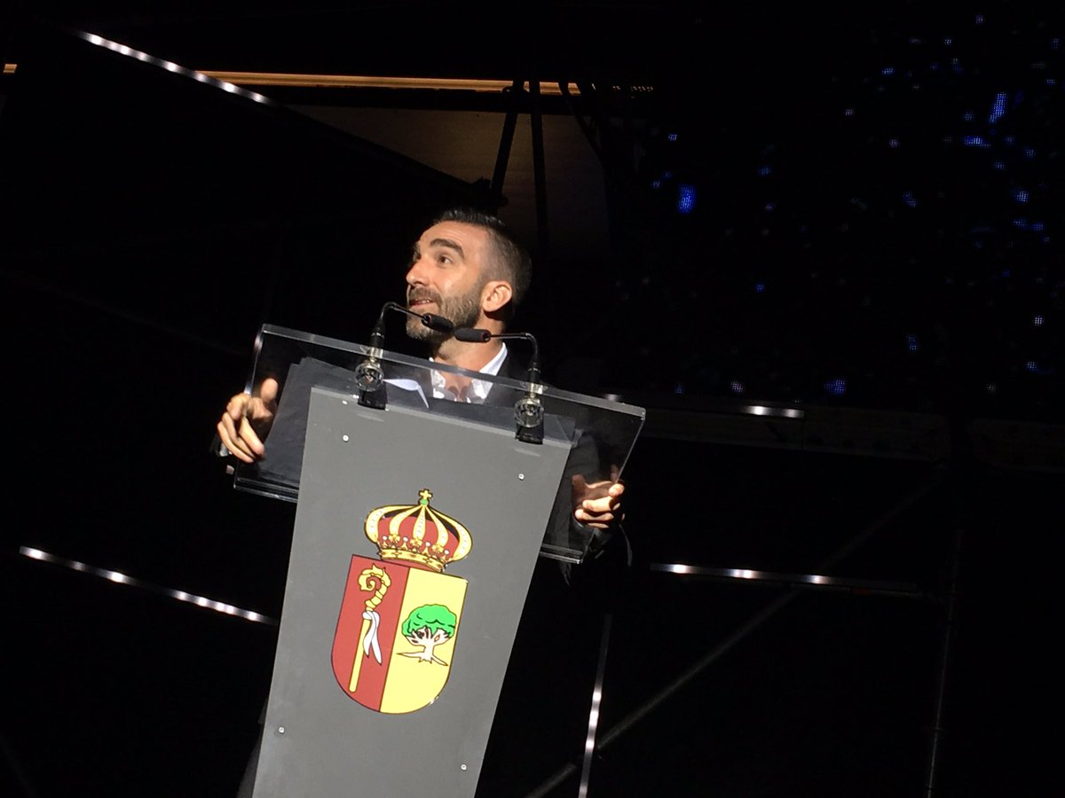 Emprendoteca's tweet photo. El célebre emprendedor social @franciscopolo recibe el Premio Empresa Social en los #PremiosAT #LGTBIQ que organiza @TurismoArona https://t.co/m8jMLJyQmo