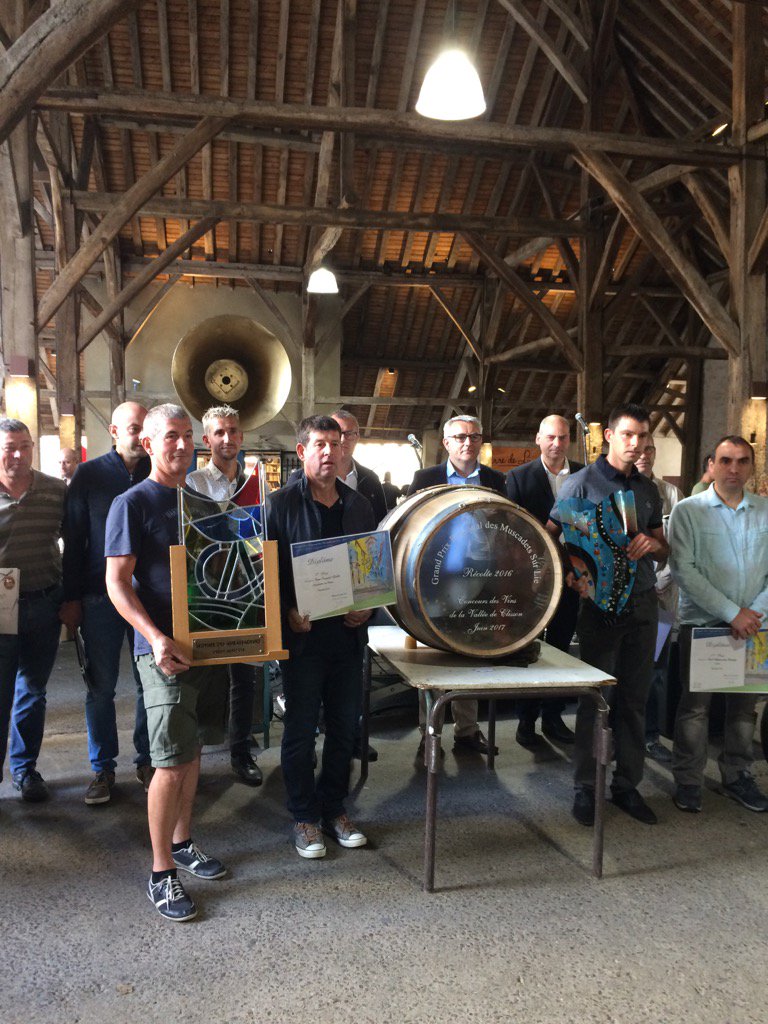 SophieErrante's tweet photo. Bravo à tous les viticulteurs du concours des vins de la Vallée de #Clisson. Continuons à valoriser ce savoir-faire https://t.co/nvr6aaGLEh