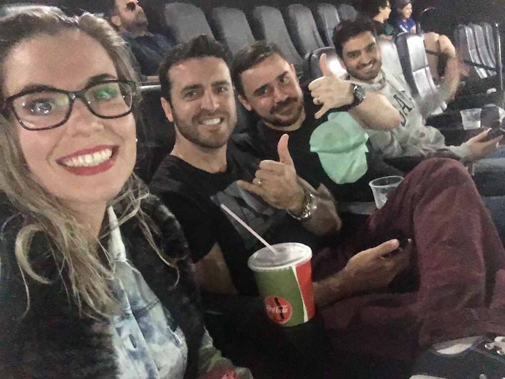 nique0303's tweet photo. #uclnocinema galera do trabalho fazendo hora extra  no cinema! Manda um abraço pra galera de Floripa https://t.co/dZgbPWQK6Q