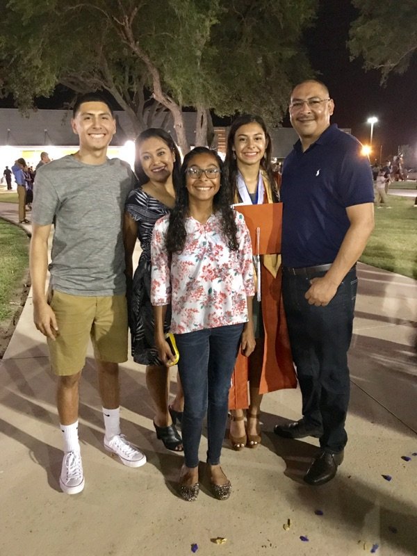 Monnaa_Dee's tweet photo. BIG CONGRATULATIONS TO MY BEAUTY @makayla_vallejo 🎓!! WE LOVE YOU AND SO PROUD OF YOU!! ❤
#mhsgrad #classof2k17 https://t.co/h3XjRudAtV