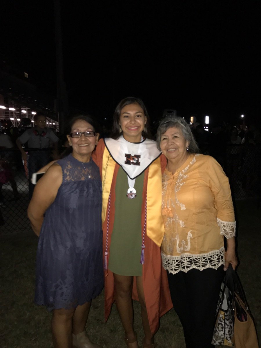 Monnaa_Dee's tweet photo. BIG CONGRATULATIONS TO MY BEAUTY @makayla_vallejo 🎓!! WE LOVE YOU AND SO PROUD OF YOU!! ❤
#mhsgrad #classof2k17 https://t.co/h3XjRudAtV