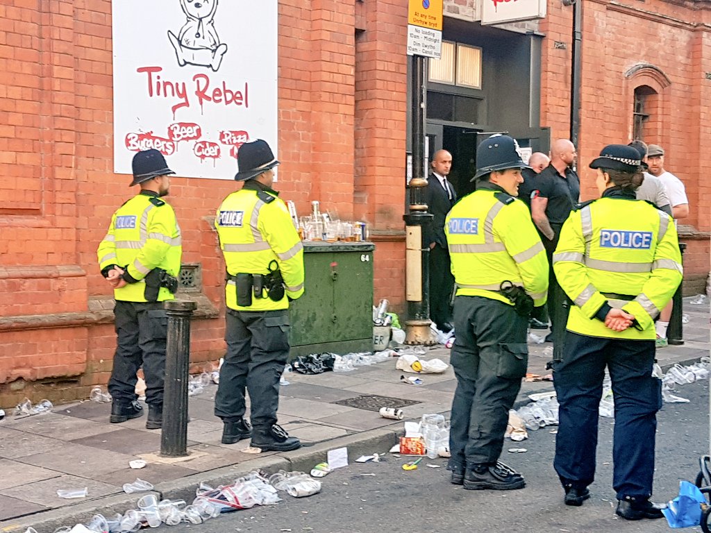 ILovesTheDiff's tweet image. A one-off event in Cardiff: St Mary Street and town strewn with the hallmarks of a great day - and yet Caroline Street remains pristine.