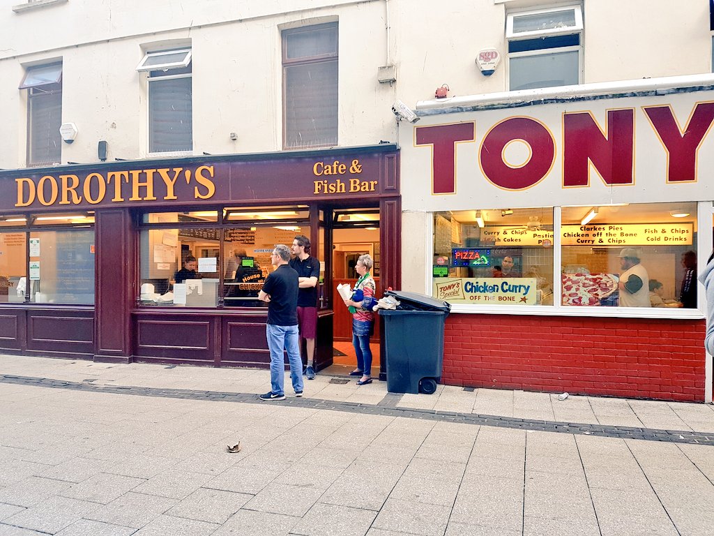 ILovesTheDiff's tweet image. A one-off event in Cardiff: St Mary Street and town strewn with the hallmarks of a great day - and yet Caroline Street remains pristine.