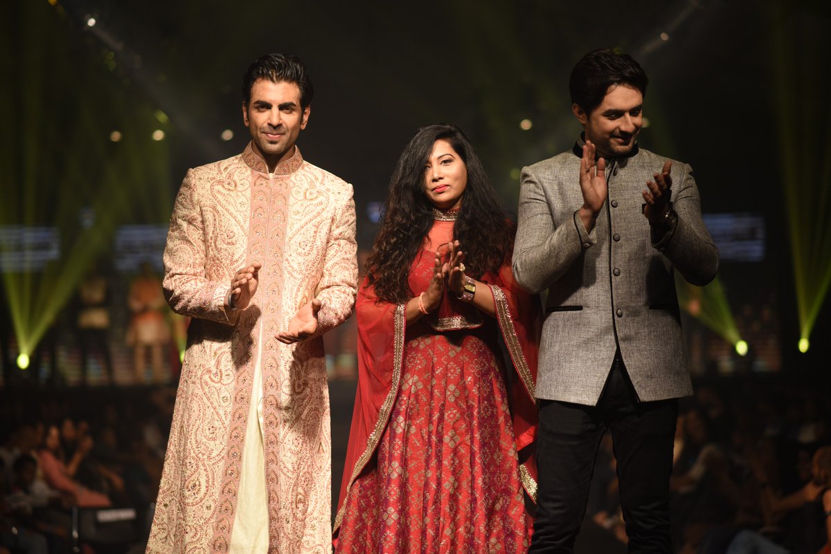 JASMEEN DUGAL (@jasmeengdugal) on Twitter photo #fashion #fashionweek #menswear <a href="/RAMESHDEMBLA/">RAMESH DEMBLA</a> My review and photographs of Madhu Singh Rajput, <a href="/ILSW_Official/">IndiaLuxuryStyleWeek</a>:
explosivefashion.in/runway-report/… #fashion #fashionweek #menswear <a href="/RAMESHDEMBLA/">RAMESH DEMBLA</a> My review and photographs of Madhu Singh Rajput, <a href="/ILSW_Official/">IndiaLuxuryStyleWeek</a>:
explosivefashion.in/runway-report/…