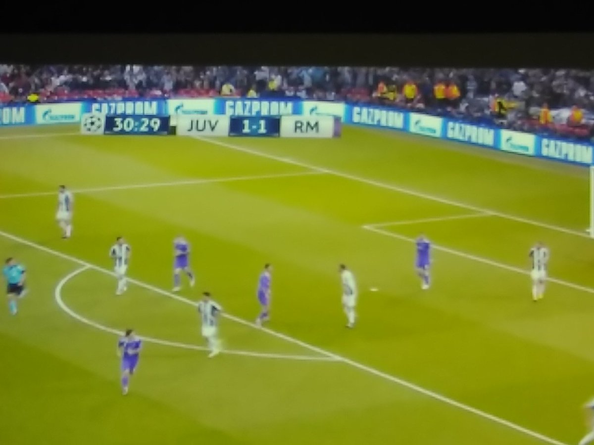 lasocarrada's tweet photo. 1-1 #finalChampionsLeague Esto da para tomarse un par de Socarradas, @erboqueron_beer y un par de pintas de #Toro @Osborne_es en @CuradoBar https://t.co/Ss6bHIMClj