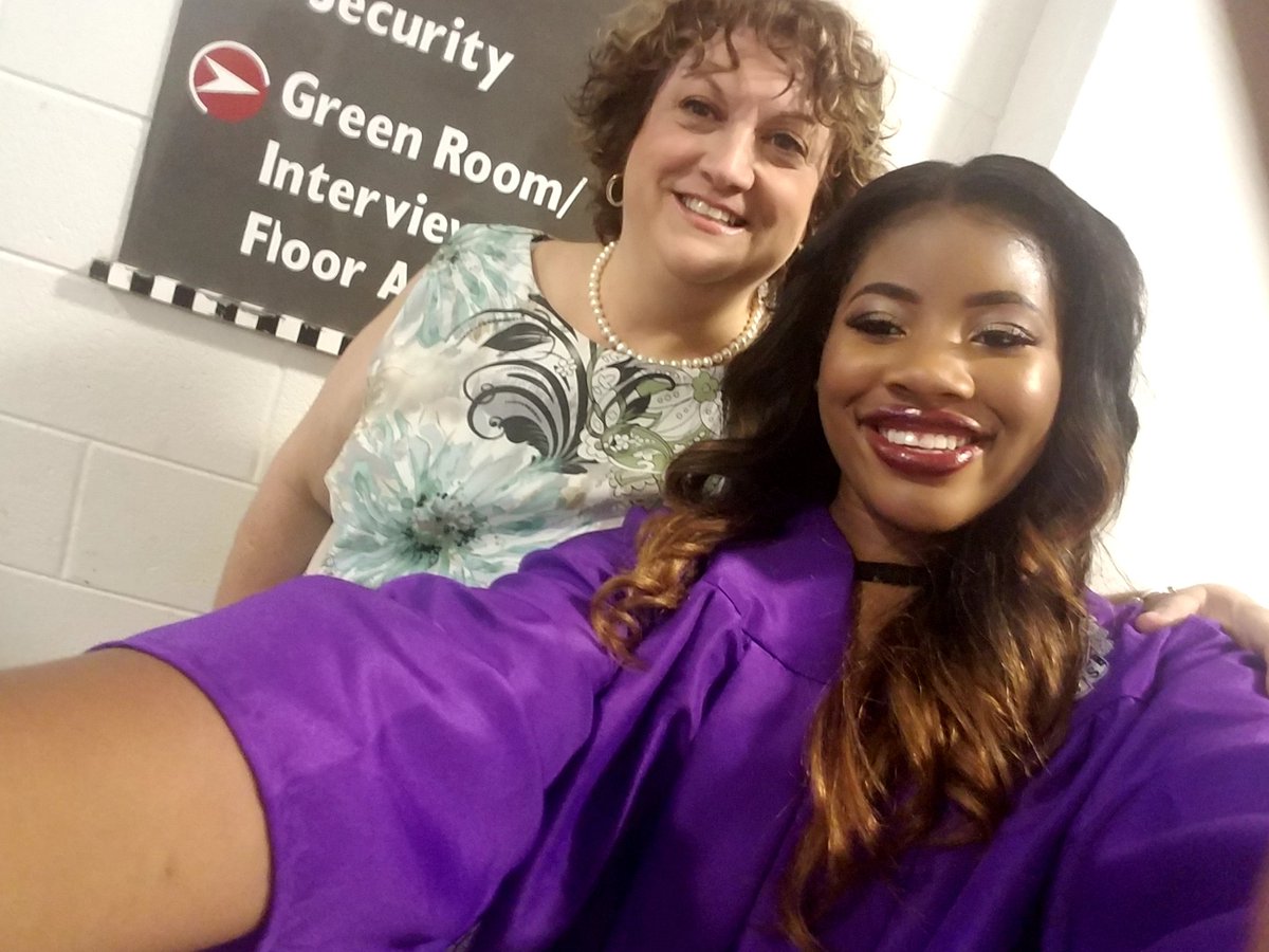 CherylWHunter's tweet photo. My favorite @SummitStrong 7th graders are almost @rvhs grads! Love these kid's! #onceaneagle #allcollegebound @DrFoxworth @RichlandTwo https://t.co/5pi2NRQTxP