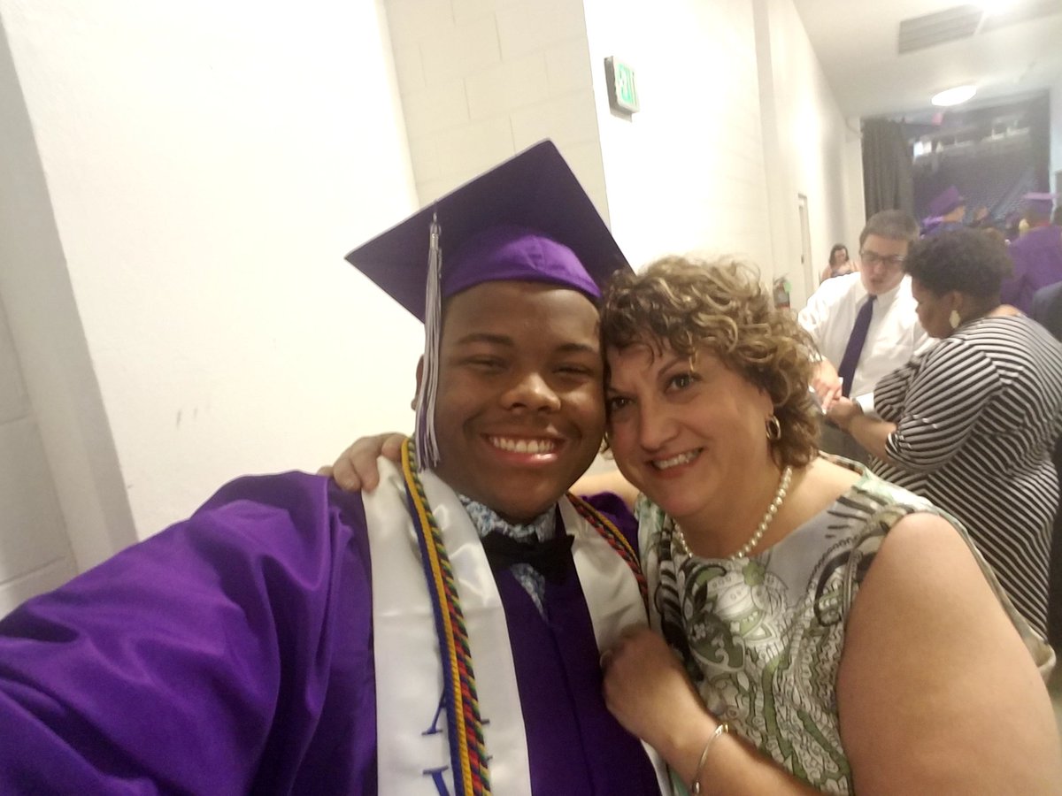 CherylWHunter's tweet photo. My favorite @SummitStrong 7th graders are almost @rvhs grads! Love these kid's! #onceaneagle #allcollegebound @DrFoxworth @RichlandTwo https://t.co/5pi2NRQTxP