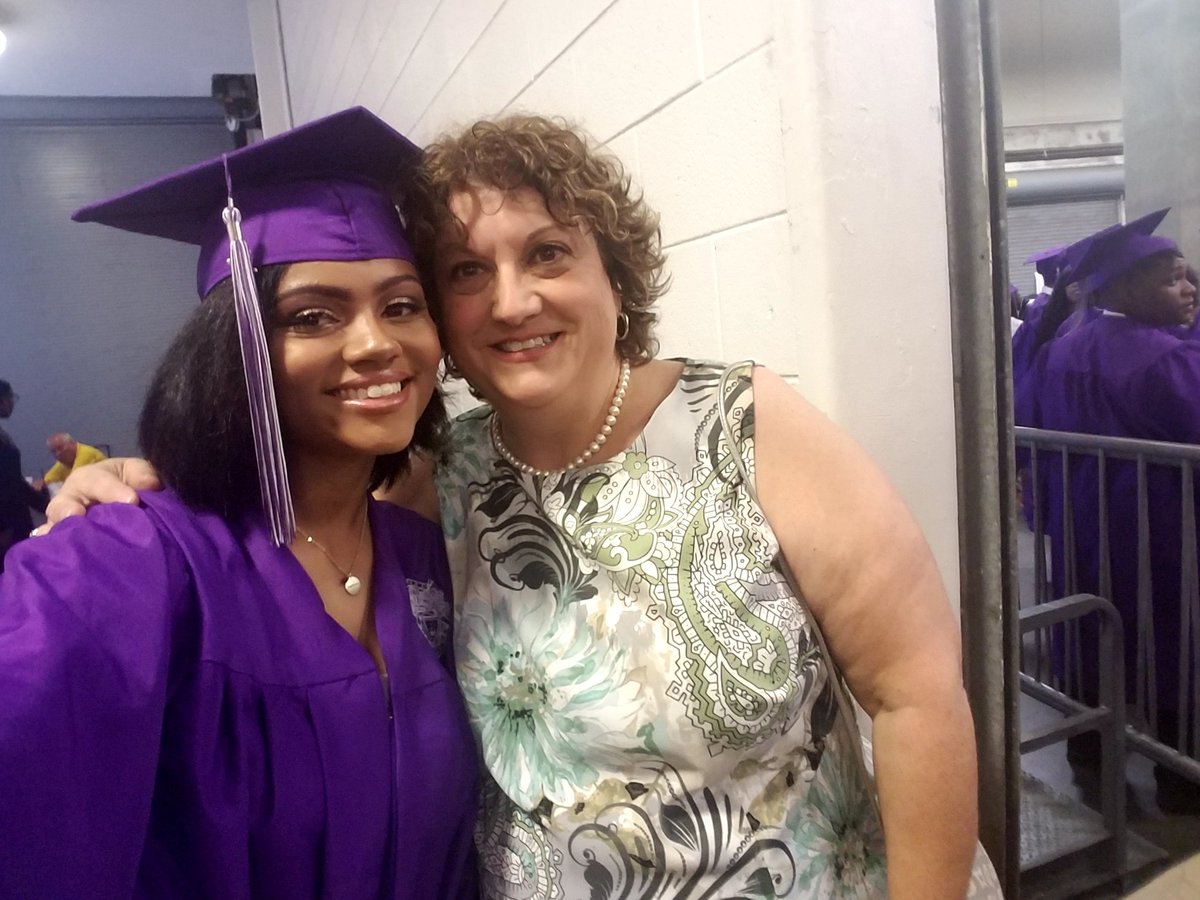 CherylWHunter's tweet photo. My favorite @SummitStrong 7th graders are almost @rvhs grads! Love these kid's! #onceaneagle #allcollegebound @DrFoxworth @RichlandTwo https://t.co/5pi2NRQTxP