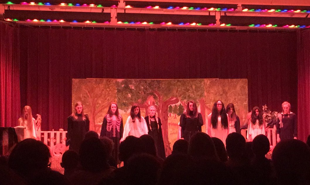 mskhanx3's tweet photo. So I was going through my phone, and realized I never posted these! #legendofsleepinghollow #REALLYlatepost #amazingtheatrekids 🎭✨ https://t.co/lnL1Q7ZTNO