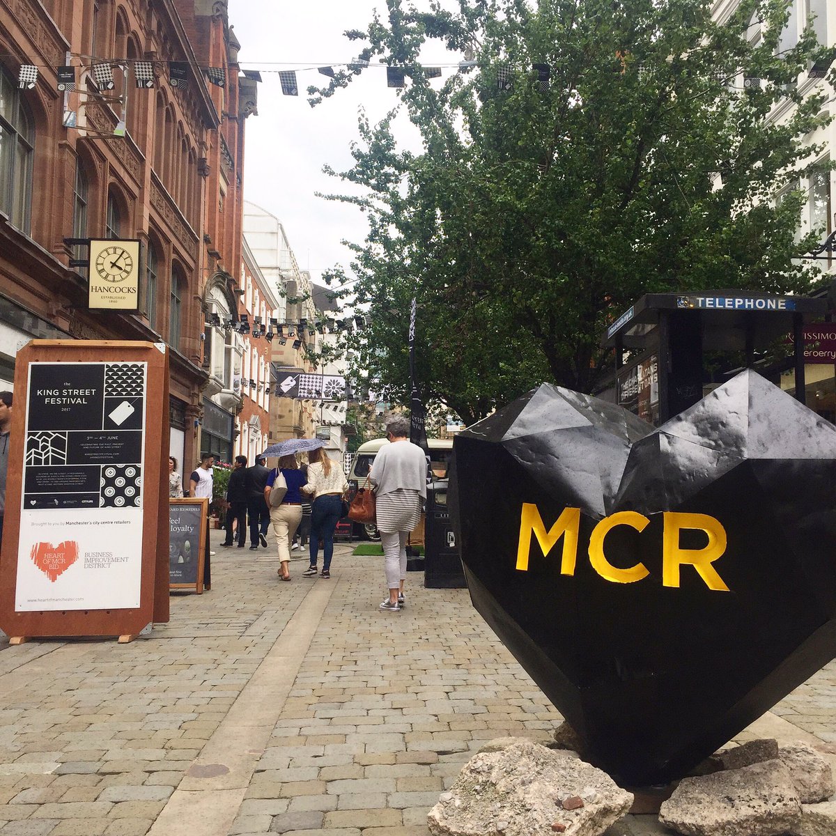 marney_elizabet's tweet photo. Great day 1 @KingStFestival #manchester #WeLoveMCR #heartofmanchester #KingStreet17 https://t.co/Yy1OyEdrvp