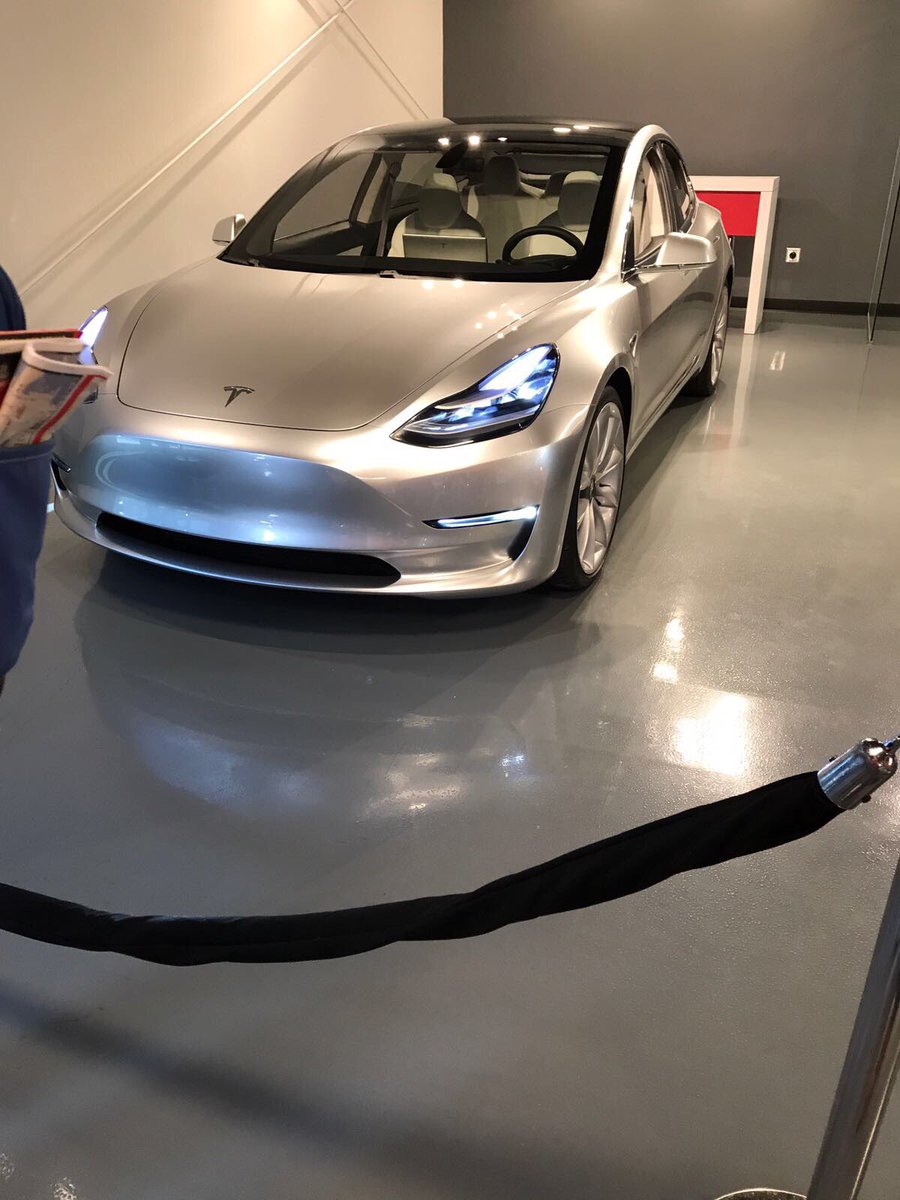 PSWillemsen's tweet photo. #tesla #TeslaModel3 #teslafactorytour #fremont https://t.co/wGOKrLPxJm