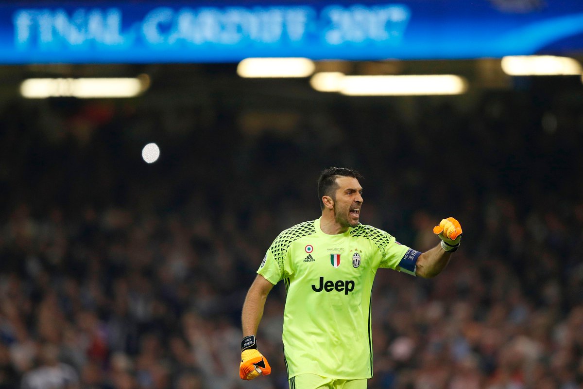 ChampionsLeague's tweet image. Safe to say @gianluigibuffon enjoyed that @MarioMandzukic9 strike! #UCLfinal