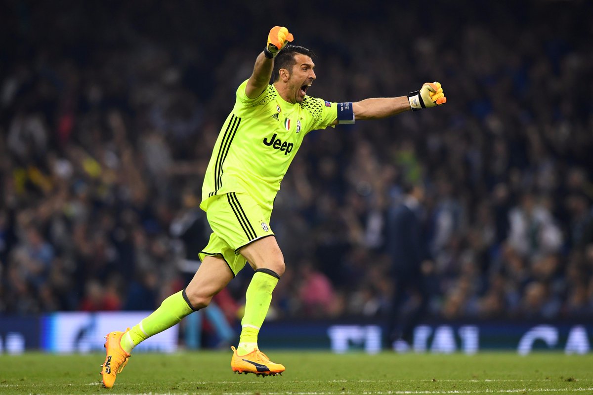 ChampionsLeague's tweet image. Safe to say @gianluigibuffon enjoyed that @MarioMandzukic9 strike! #UCLfinal