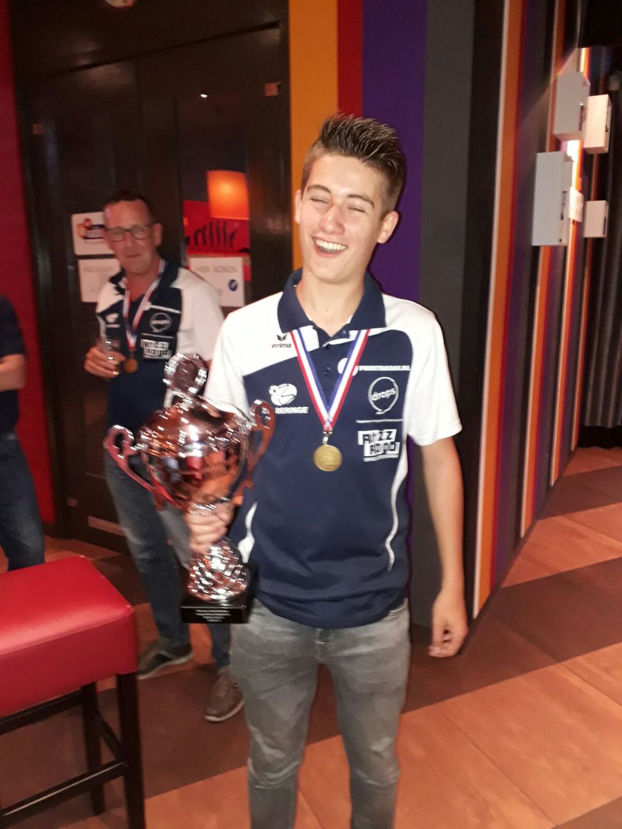 zvvb's tweet photo. Sten Janssen is hartstikke blij met de gewonnen beker! https://t.co/idkkpKfmYk
